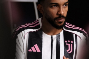 开云体育平台-全新意式风尚！尤文新赛季主场球衣来袭，参与互动赢同款球衣！