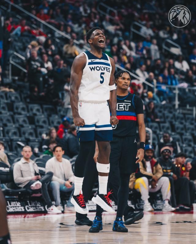 开云体育官方网站登陆-上场抱怨得分太少 华子今晚抠掉传球键空砍53分！