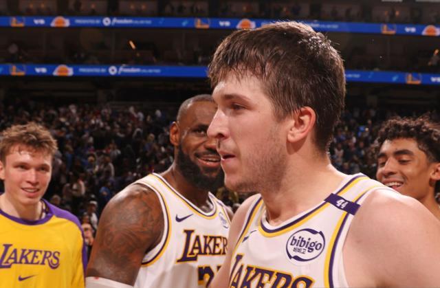 开云体育网址-轰三双+准绝杀勇士!湖人第三球星上线又帅又能打