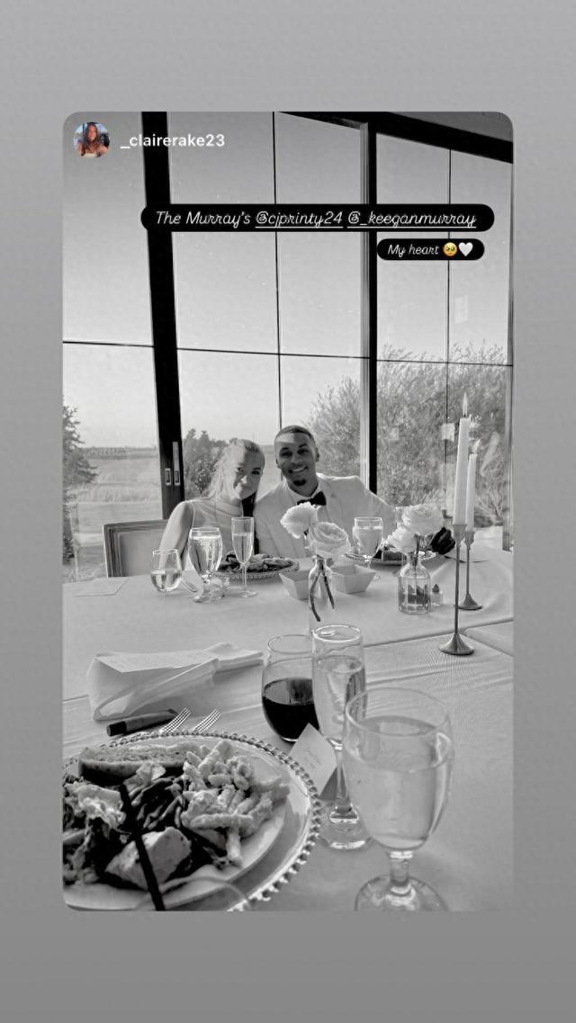 开云体育官方网站登陆-爱情加冕！国王球员基根-穆雷与妻子步入婚姻殿堂！